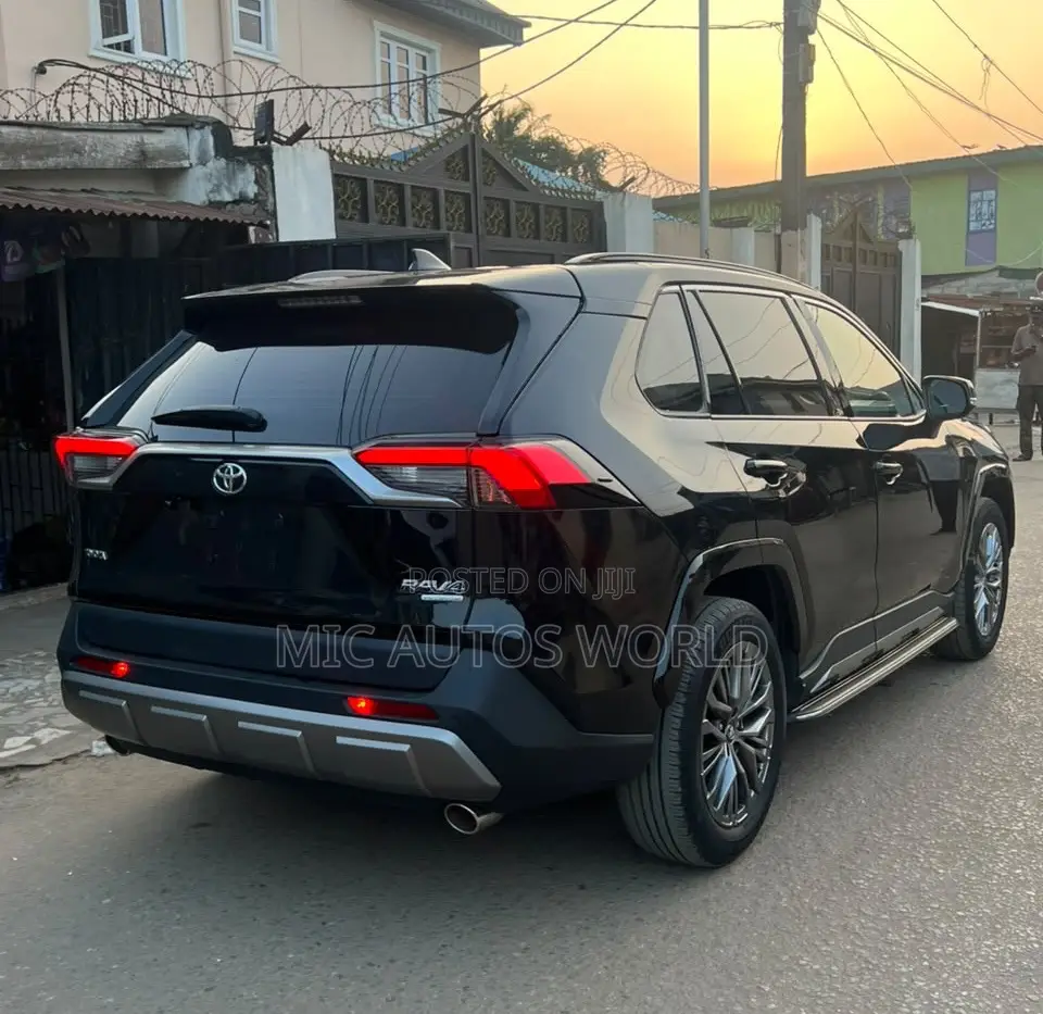 Toyota RAV4 2025 Black