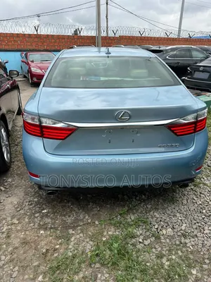 Lexus ES 2015 Blue