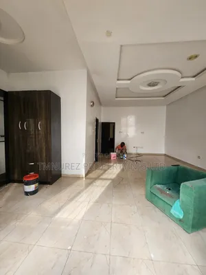 4bdrm Duplex in Chevron for rent