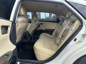 Toyota Avalon XLE 4dr Sedan (3.5L 6cyl 6A) 2014 Off white