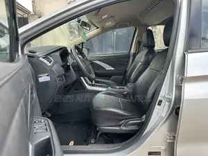 Mitsubishi Xpander Sport 2022 Silver
