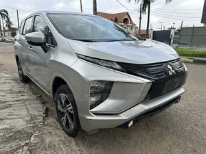Mitsubishi Xpander Sport 2022 Silver