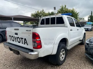 Toyota Hilux SR5 4x4 2014 White