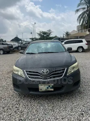 Toyota Camry LE 4dr Sedan (2.5L 4cyl 6AM) 2010 Gray