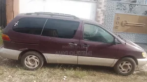 Toyota Sienna 2000 Red