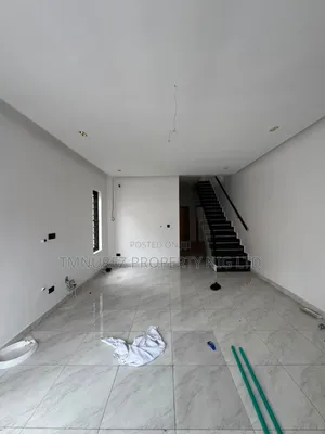 4bdrm Duplex in Chevron for rent