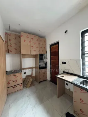 4bdrm Duplex in Chevron for rent