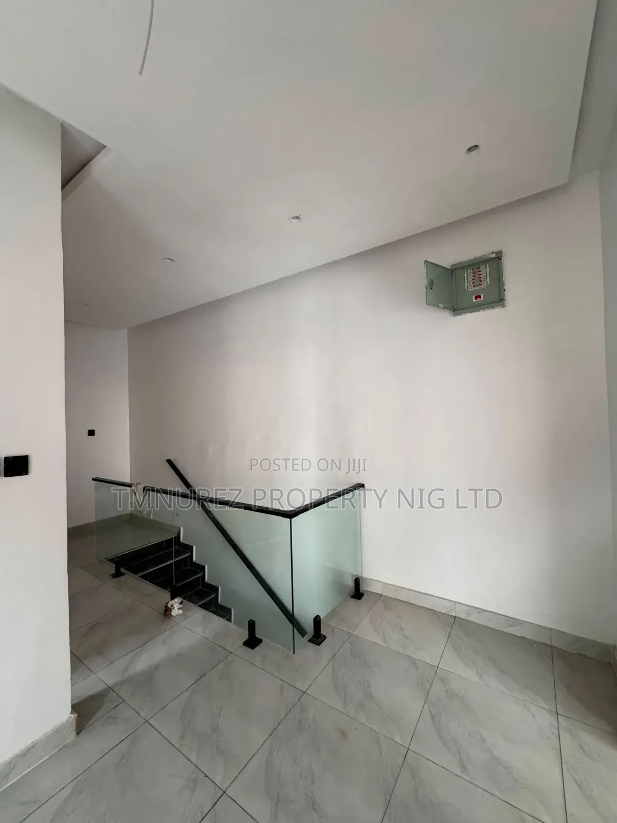 4bdrm Duplex in Chevron for rent