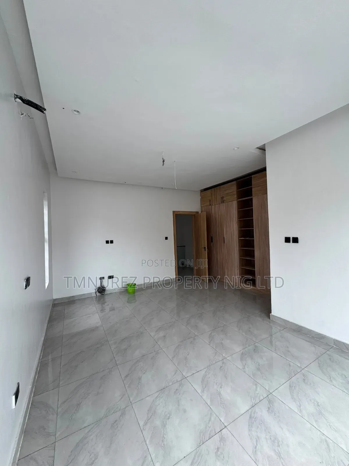 4bdrm Duplex in Chevron for rent