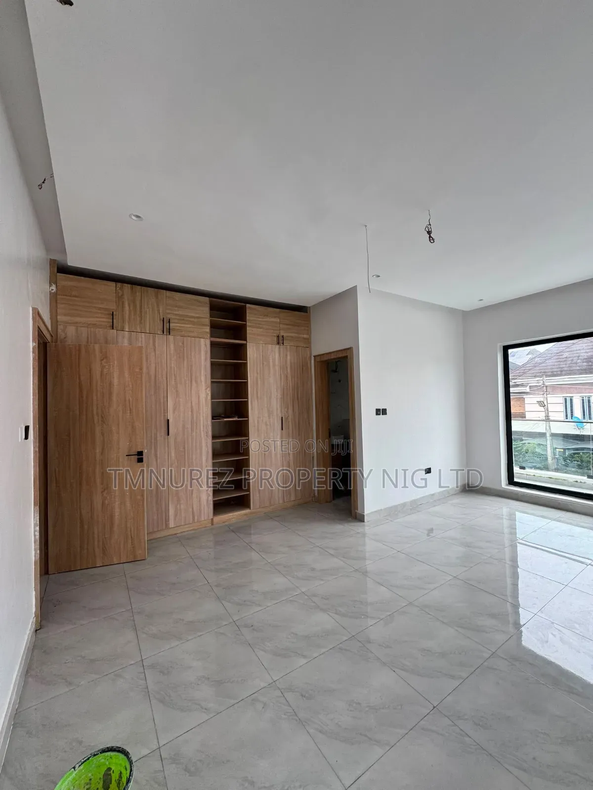 4bdrm Duplex in Chevron for rent