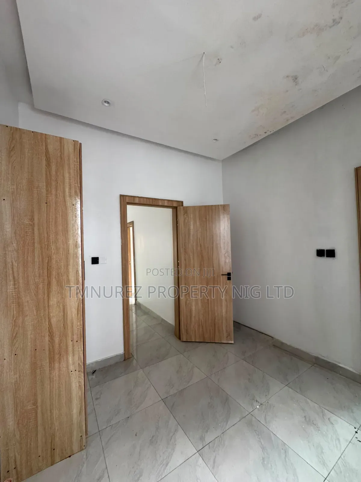 4bdrm Duplex in Chevron for rent