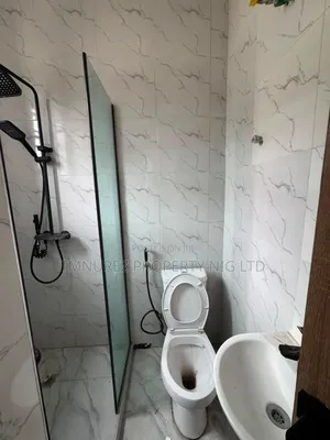 4bdrm Duplex in Chevron for rent