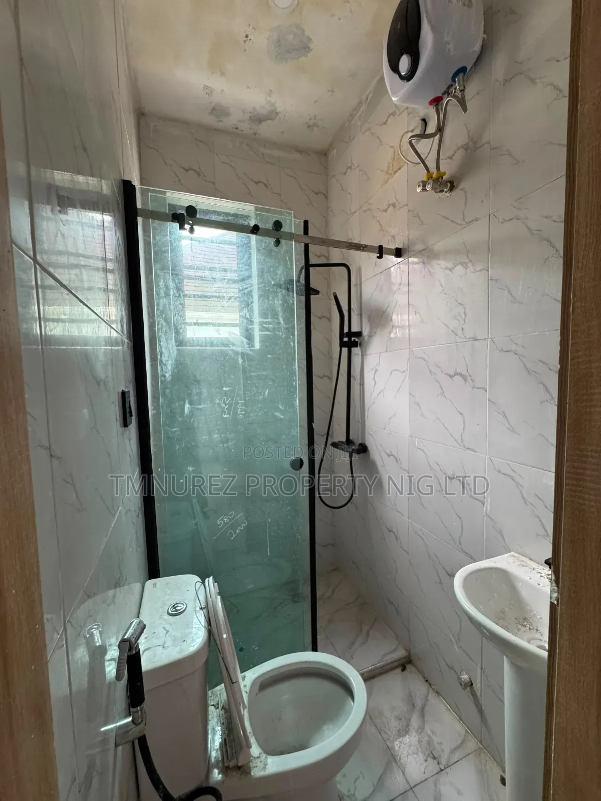 4bdrm Duplex in Chevron for rent