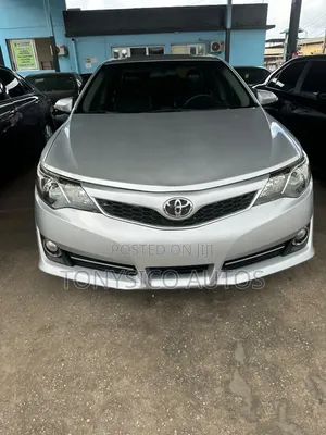 Toyota Camry SE 4dr Sedan (2.5L 4cyl 6A) 2013 Silver
