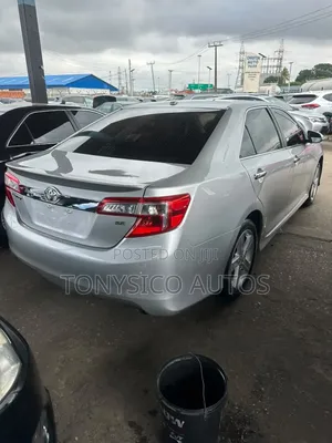 Toyota Camry SE 4dr Sedan (2.5L 4cyl 6A) 2013 Silver