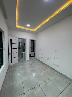 3bdrm Apartment in Lekki Phase 1 for rent