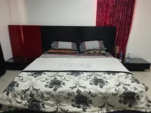 Imported King-Size Keekar (Acacia) Wood Bed