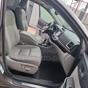 Toyota Highlander Limited V6 4x2 (3.5L 6cyl 6A) 2016 Gray