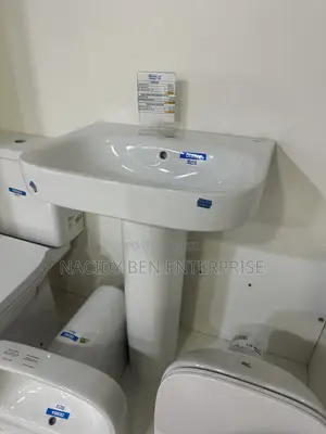 Roca Basin With Pedestal