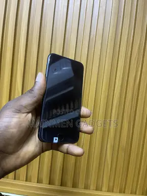 Apple iPhone SE (2022) 64 GB Black