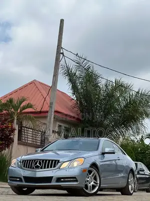 Mercedes-Benz E350 2013 Blue