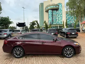 Toyota Avalon XLE Premium Sedan FWD (3.5L 6cyl 6A) 2017 Burgundy