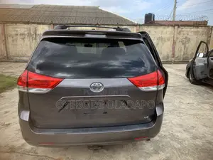 Toyota Sienna 2011 Brown