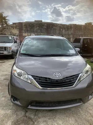 Toyota Sienna 2011 Brown