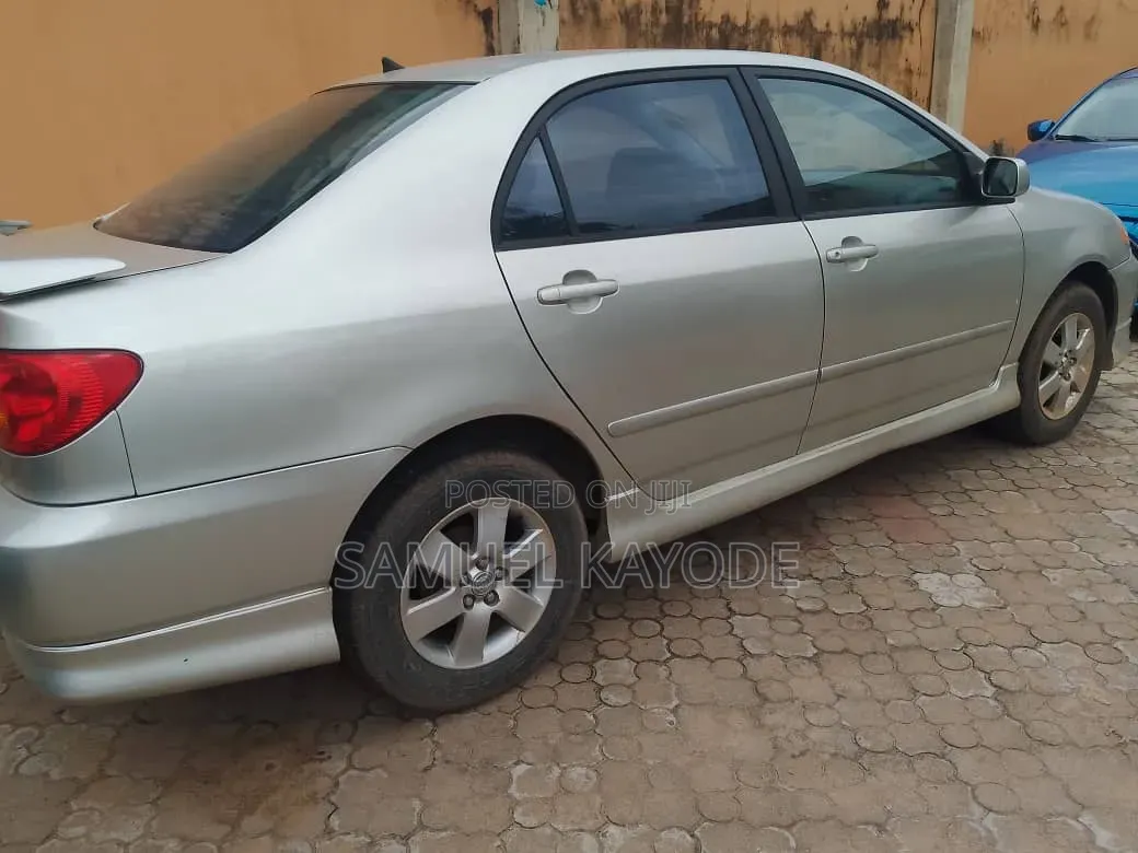 Toyota Corolla 2004 Silver