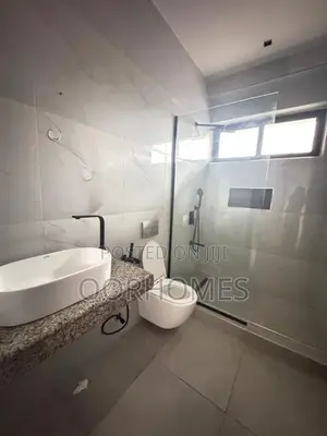 3bdrm Apartment in Lekki Phase 1 for rent