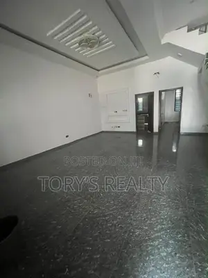 Mini Flat in Chevron for rent
