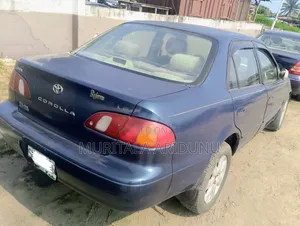 Toyota Corolla 2000 Blue