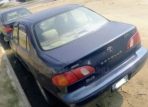 Toyota Corolla 2000 Blue
