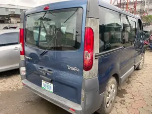 Renault Trafic 2012 Blue