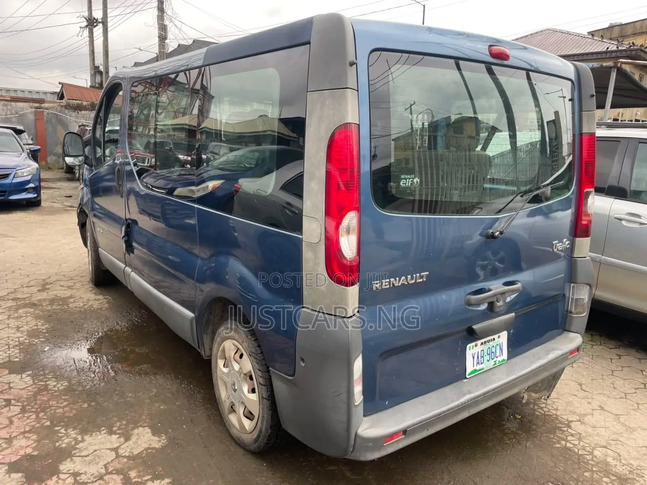 Renault Trafic 2012 Blue