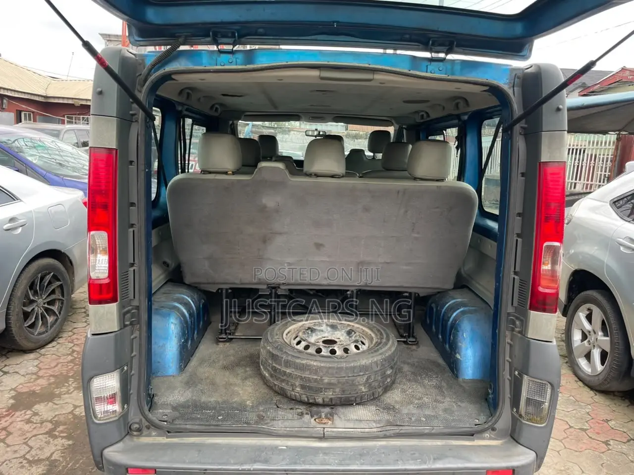 Renault Trafic 2012 Blue