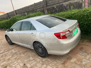 Toyota Camry SE V6 4dr Sedan (3.5L 6cyl 6A) 2013 Silver