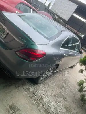 Mercedes-Benz C300 Luxury Sedan RWD (2.0L 4cyl 7A) 2016 Brown