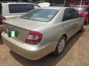Toyota Camry 2004 Gold