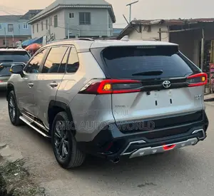 Toyota RAV4 2024 Silver