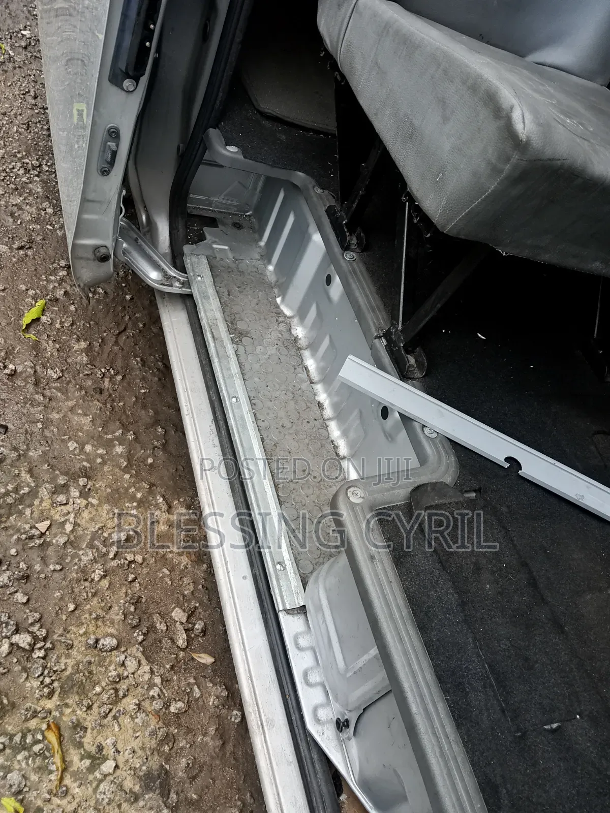 Nissan Caravan (Urvan) 2000 Grey