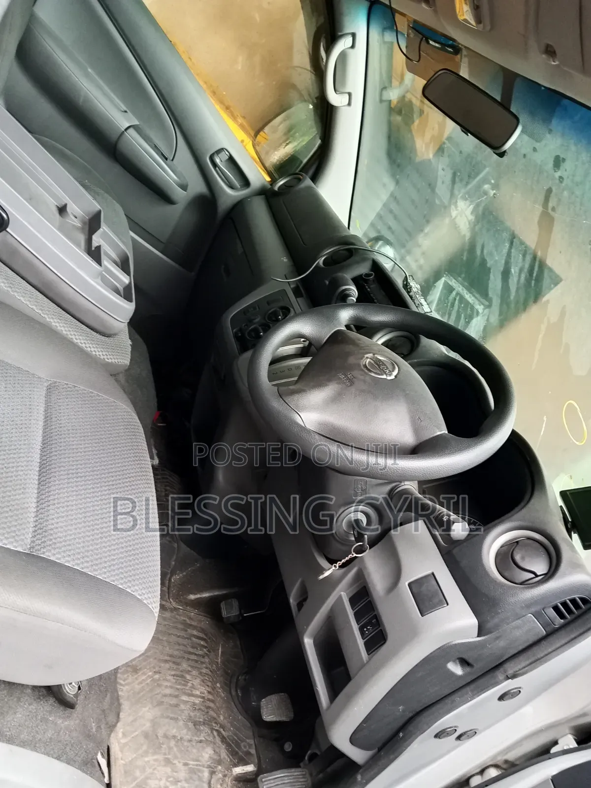 Nissan Caravan (Urvan) 2000 Grey