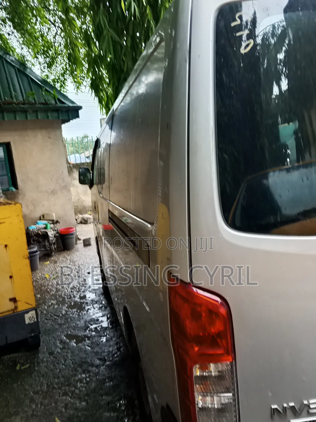 Nissan Caravan (Urvan) 2000 Grey
