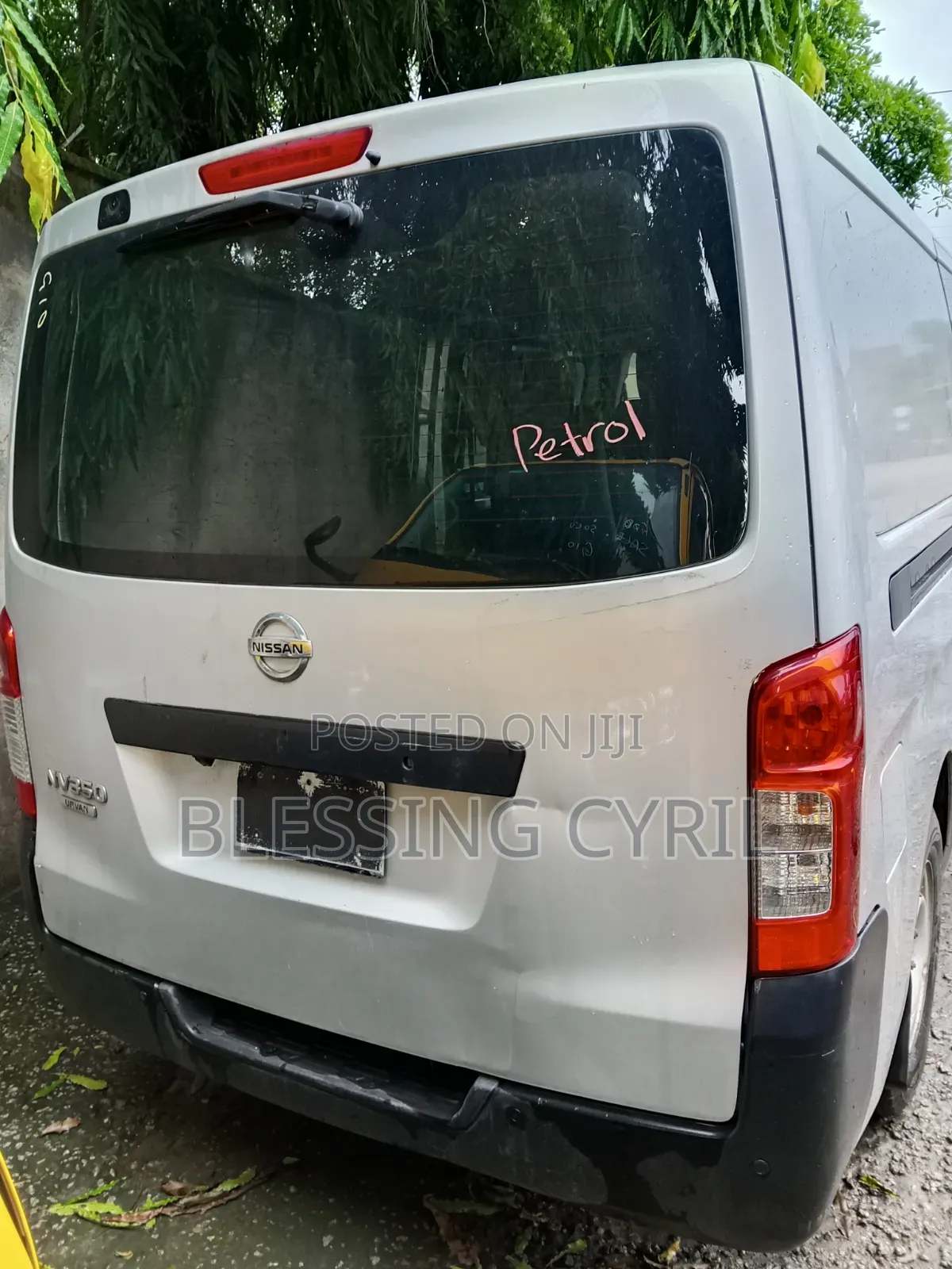 Nissan Caravan (Urvan) 2000 Grey