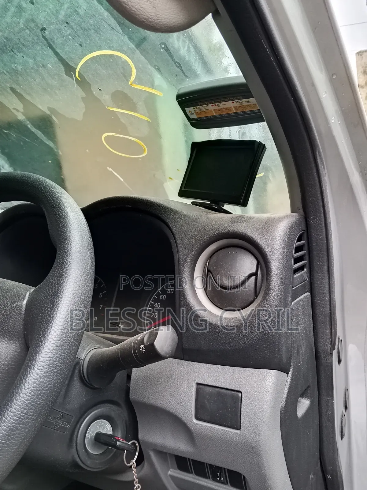 Nissan Caravan (Urvan) 2000 Grey