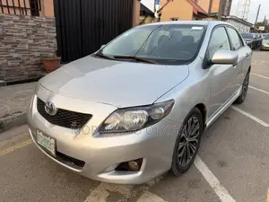 Toyota Corolla LE 4dr Sedan (1.8L 4cyl 4A) 2010 Silver