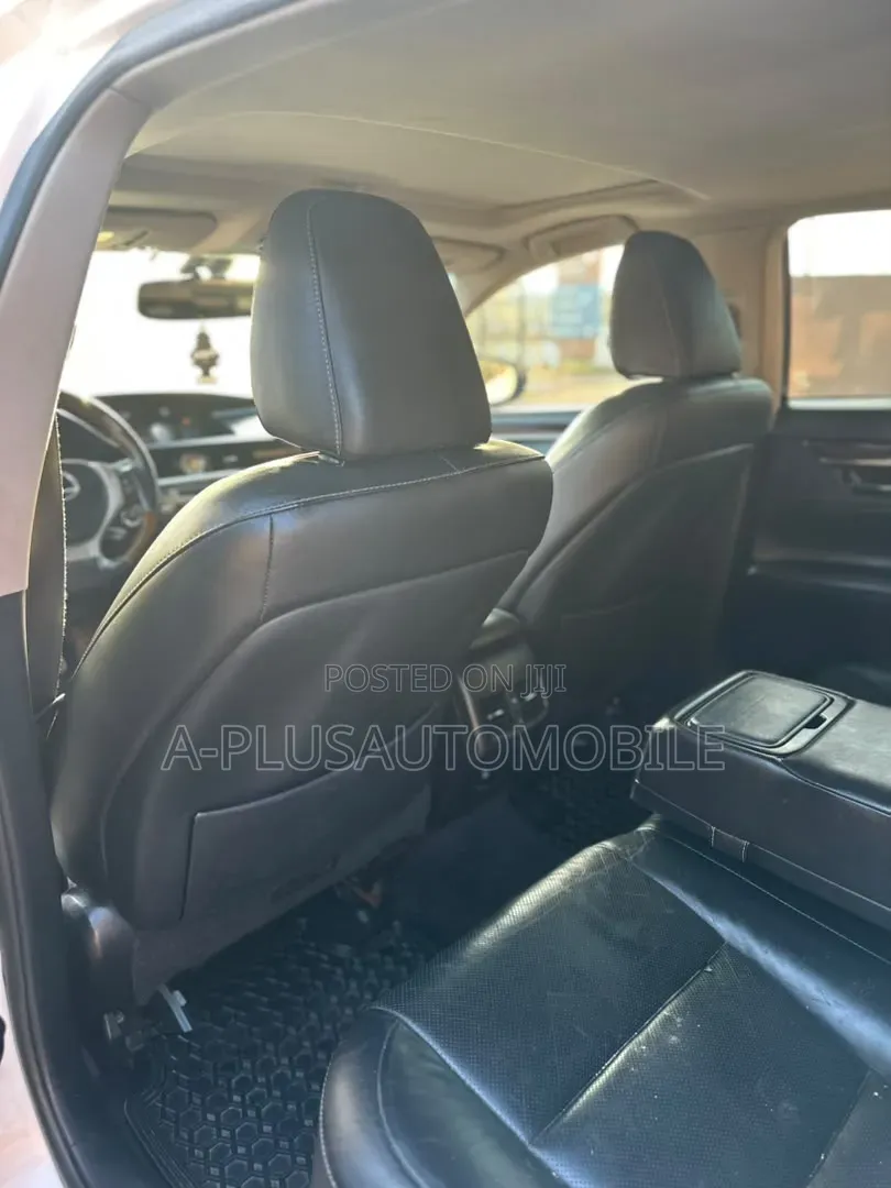Lexus ES 2015 White