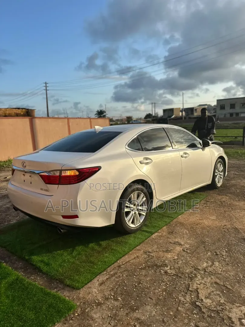 Lexus ES 2015 White