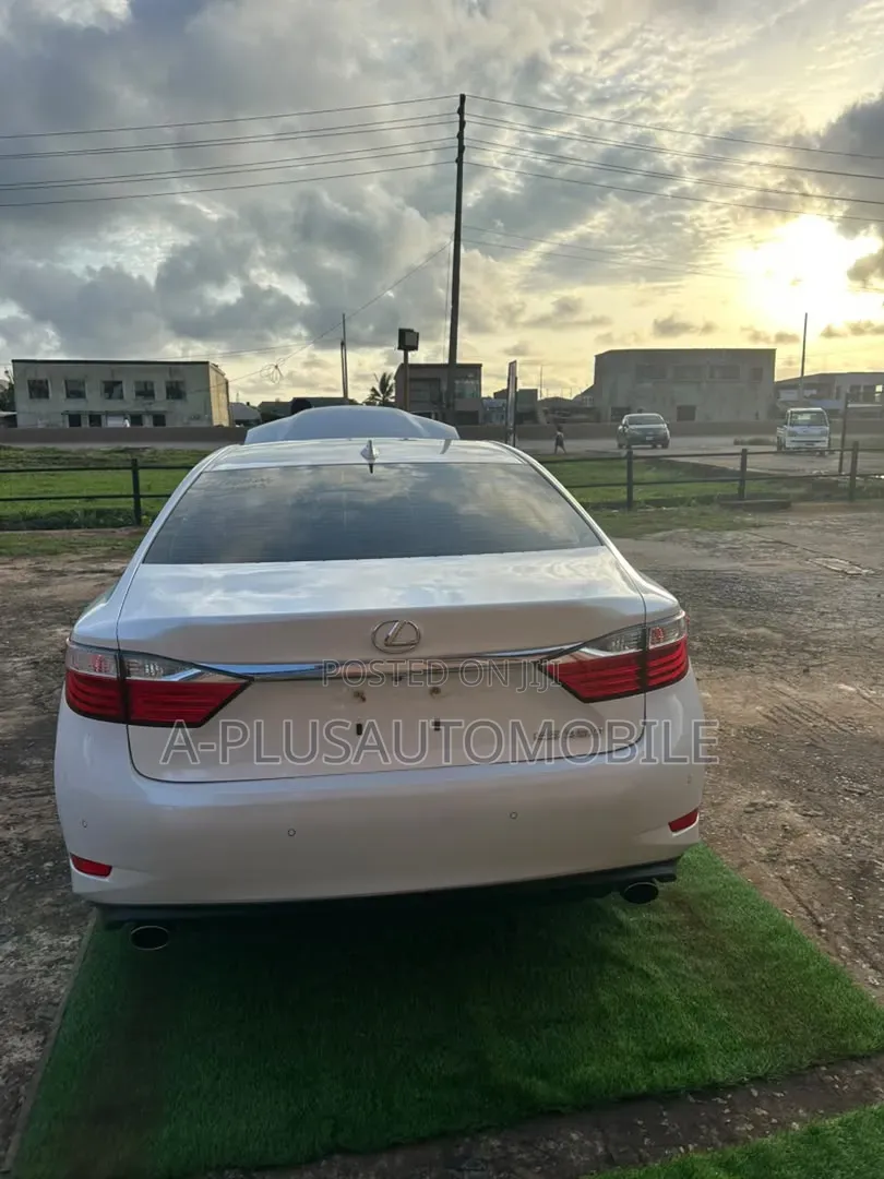 Lexus ES 2015 White