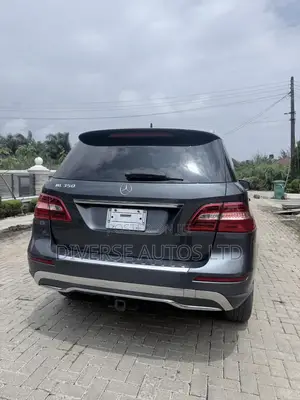 Mercedes-Benz M Class ML350 4MATIC 4dr SUV AWD (3.5L 6cyl 7A) 2014 Gray